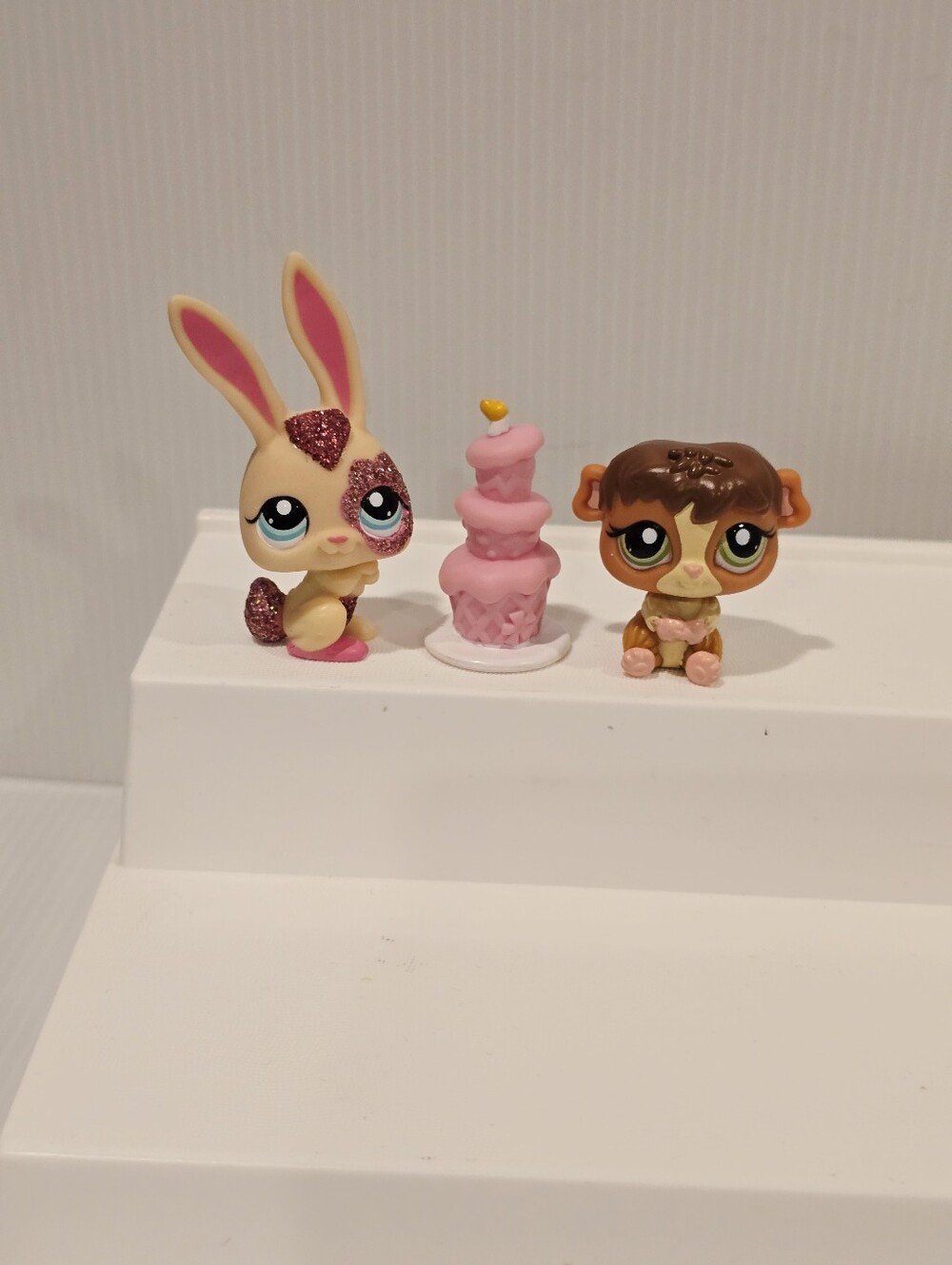 Littlest Pet Shop LPS Pretty Pairs Sparkle Bunny Rabbit Guinea Pig Set